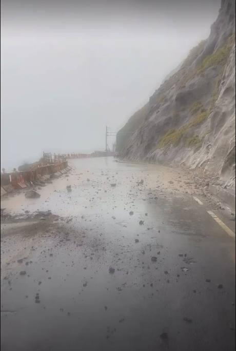 民眾拍下台9丁和平隧道口「落石群」請用路人避開危險